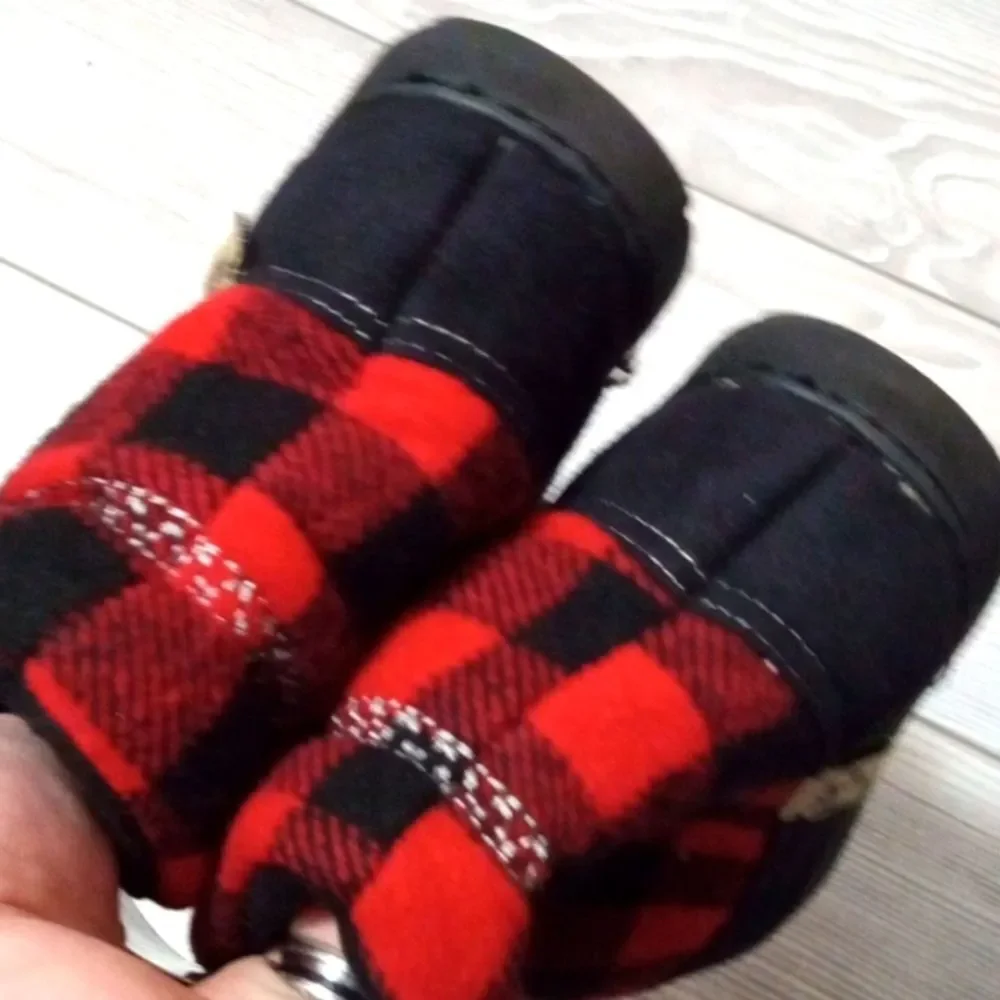 (1-3417)  Western Chief Freestyle Buffalo Slippers Size 7